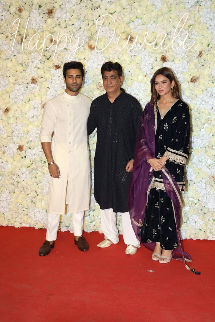 Lovebirds Pulkit Samrat and Kriti Kharbanda pose for photo with the host Krishan Kumar.