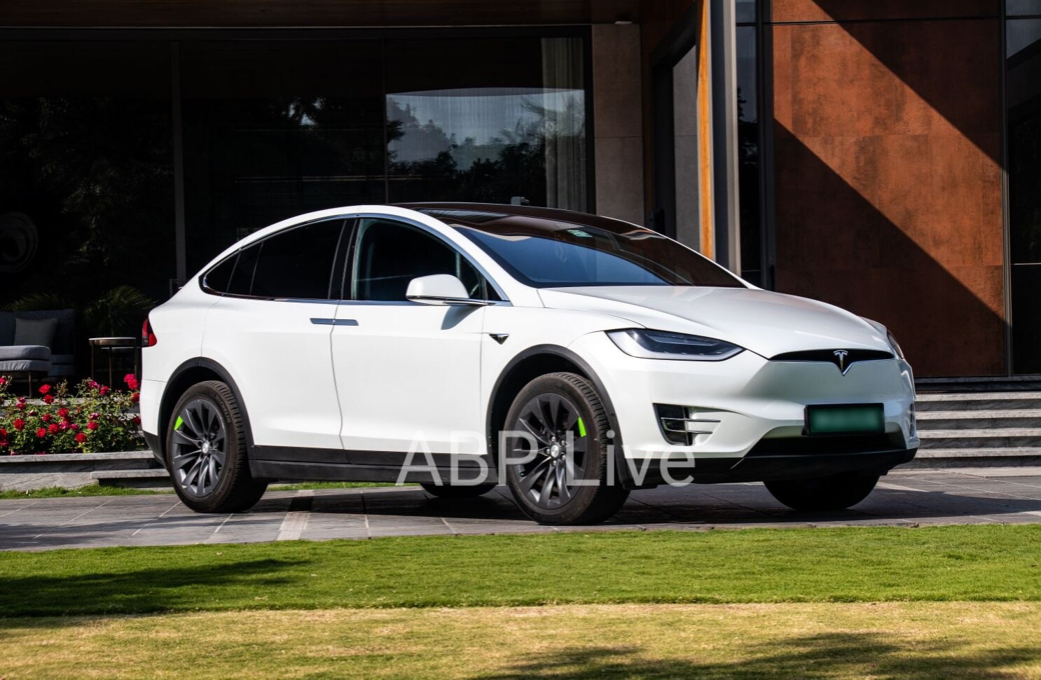 Tesla Model X Review: தீபாவளி டமாகா.. வியப்பில் ஆழ்த்தும் டெஸ்லா மாடல் எக்ஸ் கார்.. ஒரு பார்வை