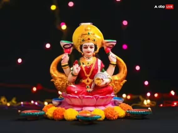 દિવાળીની પૂજા સમયે ન તો જોરથી તાળી પાડવી કે ન તો મોટા અવાજમાં આરતી ગાવી. એવું માનવામાં આવે છે કે દેવી લક્ષ્મીને વધુ અવાજ પસંદ નથી. આ કારણે તે ગુસ્સે થઈ જાય છે.