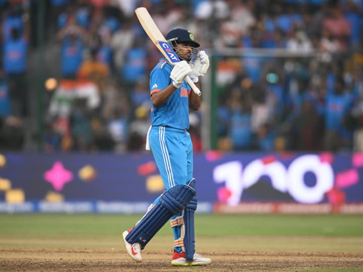 श्रेयस अय्यर: श्रेयस अय्यर विश्व कप में चौथे नंबर पर शतक लगाने वाले तीसरे भारतीय बने।
