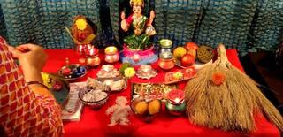 Diwali 2023: મહાલક્ષ્મીની પૂજા વખતે હાથ જોડવાની ન કરો ભૂલ, આ  મુદ્રા સાથે કરો પ્રાર્થના, મનોકામના થશે પૂર્ણ