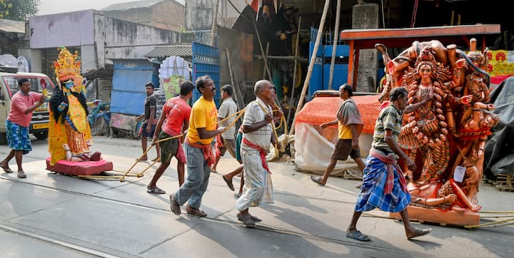 কলকাতা থেকে কামাখ্যা। বীরভূম থেকে বারাসাত। কালীপুজো উপলক্ষ্যে দিকে দিকে সাড়ম্বর আয়োজন।