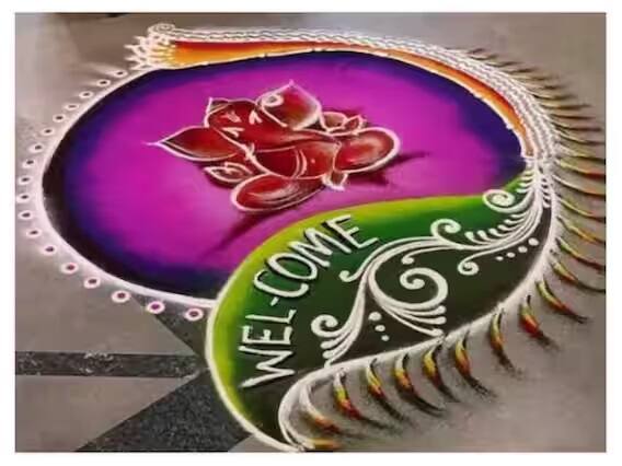 Gods Rangoli On Diwali 2023: આજે દિવાળી છે, અને દિવાળીના તહેવારો આજથી શરૂ થઇ ચૂક્યા છે. આ દિવાળી એ તમારા ઘરને નવી શૈલીમાં સજાવવાનો મોકો છે. આ વખતે પરંપરાગત ડિઝાઇનને બદલે લોકો ભગવાન ગણેશની નવી અને રચનાત્મક રીતે ડિઝાઇન કરેલી રંગોળીથી તેમના ઘરોને શણગારે છે. અત્યારે જુદાજુદા ભગવાનની રંગોળી બનાવી રહ્યાં છે. આ નવો ટ્રેન્ડ શરૂ થયો છે, જો તમે પણ આ રીતે રંગોળી બનાવવા માંગતો છો તો અહીં જાણો રીત....
