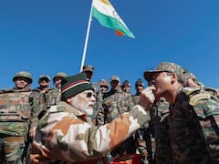 जवानों को खिलाई मिठाई, बॉर्डर के हालातों को लिया जायजा...तस्वीरों में देखिए कैसे पीएम मोदी ने मनाई 2023 की दिवाली