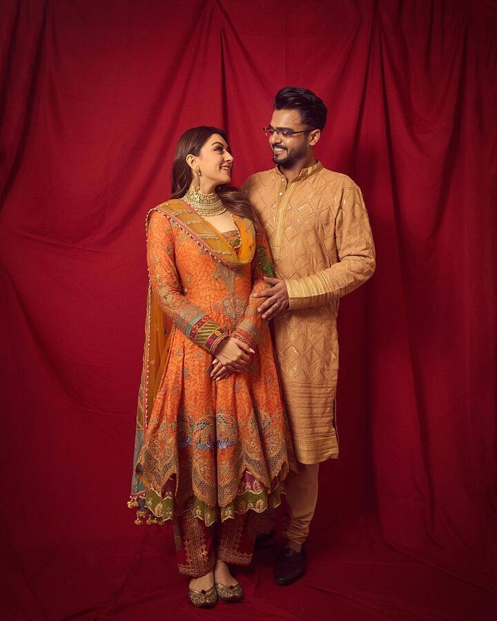 இவர் பதிவிட்டுள்ள இந்த புகைப்படங்கள் தற்போது இணையத்தில் வைரலாகி வருகிறது.