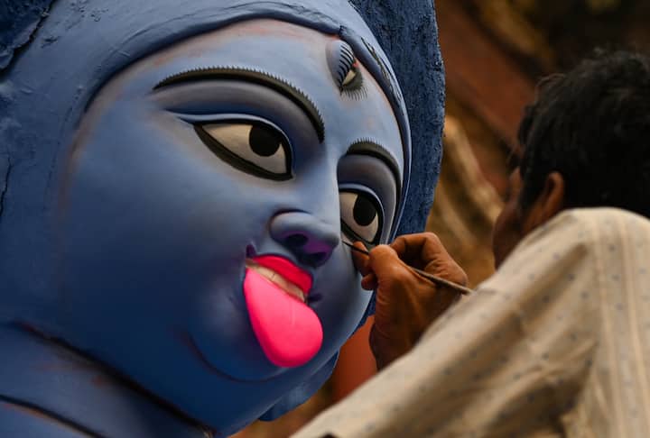জগতে কল্যাণ এবং শান্তি স্থাপনের জন্য ভক্তরা দেবীর আরাধনা করেন৷ তিনি অসুখ বিনাশিনী৷