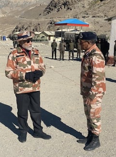 Diwali 2023: PM મોદી સુરક્ષા દળો સાથે દિવાળી મનાવવા હિમાચલ પ્રદેશના લેપચા પહોંચ્યા, જુઓ તસવીરો