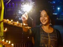 Diwali 2023: रोशनी में नहाया पूरा देश, कहीं जलीं फुलझड़ियां तो कहीं जगमगाए दीये, कश्मीर से कन्याकुमारी तक कुछ ऐसे मनाई गई दिवाली