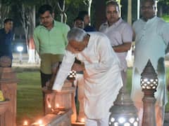 Diwali 2023 Photos: नीतीश कुमार और तेजस्वी यादव ने कैसे मनाई दिवाली? लालू-राबड़ी भी पोती के साथ दिखे