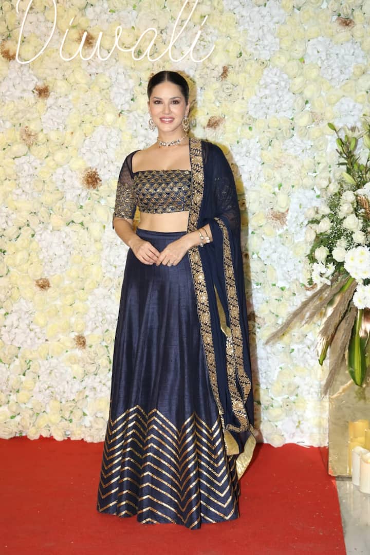 Sunny Leone looks beautiful in royal blue and golden lehenga.