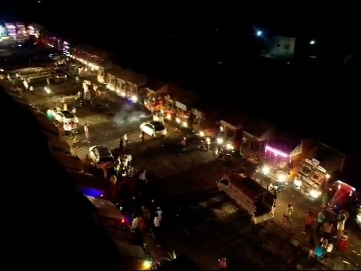 दरम्यान, याच गावात दिवाळीला लक्ष्मीपूजनासाठी 250 कंटेनर उभे होते.