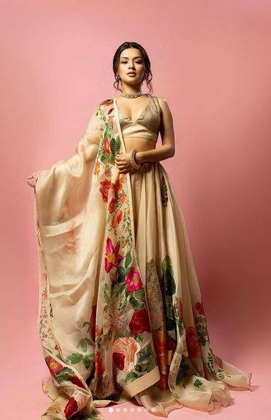 ਹਾਲ ਹੀ 'ਚ ਉਸ ਦਾ ਇੱਕ ਹੋਰ ਬੋਲਡ ਲੁੱਕ ਲੋਕਾਂ ਨੂੰ ਕਾਫੀ ਪਸੰਦ ਆ ਰਿਹਾ ਹੈ, ਤੁਸੀਂ ਵੀ ਦੇਖੋ ਉਸ ਦਾ ਗਲੈਮਰਸ ਅਵਤਾਰ...