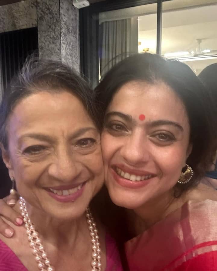 Actress Tanuja, who is Kajol’s mother, looked beautiful in a pink saree with a pearl necklace.