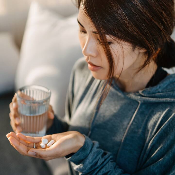 ਇਸ ਦਾ ਅਸਰ ਤੁਹਾਡੇ ਕੰਮ 'ਤੇ ਵੀ ਪੈਂਦਾ ਹੈ। ਇਕ ਅਧਿਐਨ 'ਚ ਦੱਸਿਆ ਗਿਆ ਹੈ ਕਿ ਨੀਂਦ ਪੂਰੀ ਨਾ ਹੋਣ 'ਤੇ ਸਰੀਰ ਸਰਦੀ ਜ਼ੁਕਾਮ ਦੀ ਚਪੇਟ 'ਚ ਆ ਜਾਂਦਾ ਹੈ।