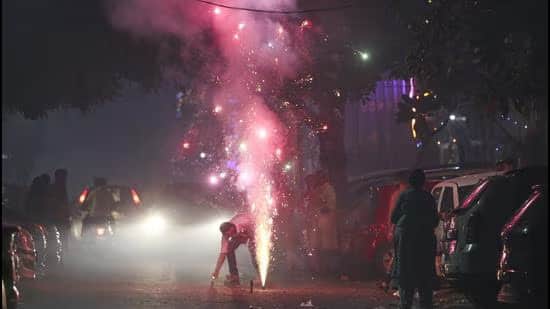 Chennai Police Action On Diwali: Supreme Court's order to ban firecrackers ignored, FIR against 581 people in Chennai આ શહેરમાં ફટાકડા ફોડવા લોકોને ભારે પડ્યા, પોલીસે 581 લોકો સામે FIR નોંધી