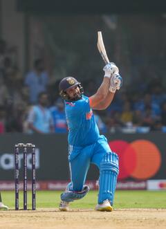 Rohit Sharma : বিশ্বের প্রথম ব্যাটার হিসেবে টানা ২ বিশ্বকাপে ৫০০-র বেশি রান, রোহিতের ঝুলিতে রেকর্ডের ফুলঝুরি