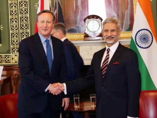 s-jaishankar-meets-uk-new-foreign-minister-david-cameron-in-london David Cameron: ਬ੍ਰਿਟੇਨ ਦੇ ਨਵੇਂ ਵਿਦੇਸ਼ ਮੰਤਰੀ ਡੇਵਿਡ ਕੈਮਰੂਨ ਨੂੰ ਮਿਲੇ ਐੱਸ ਜੈਸ਼ੰਕਰ, ਕੁੱਝ ਹੀ ਘੰਟਿਆਂ ਪਹਿਲਾਂ ਹੋਈ ਨਿਯੁਕਤੀ, ਕੀ ਹੋਈ ਗੱਲਬਾਤ?