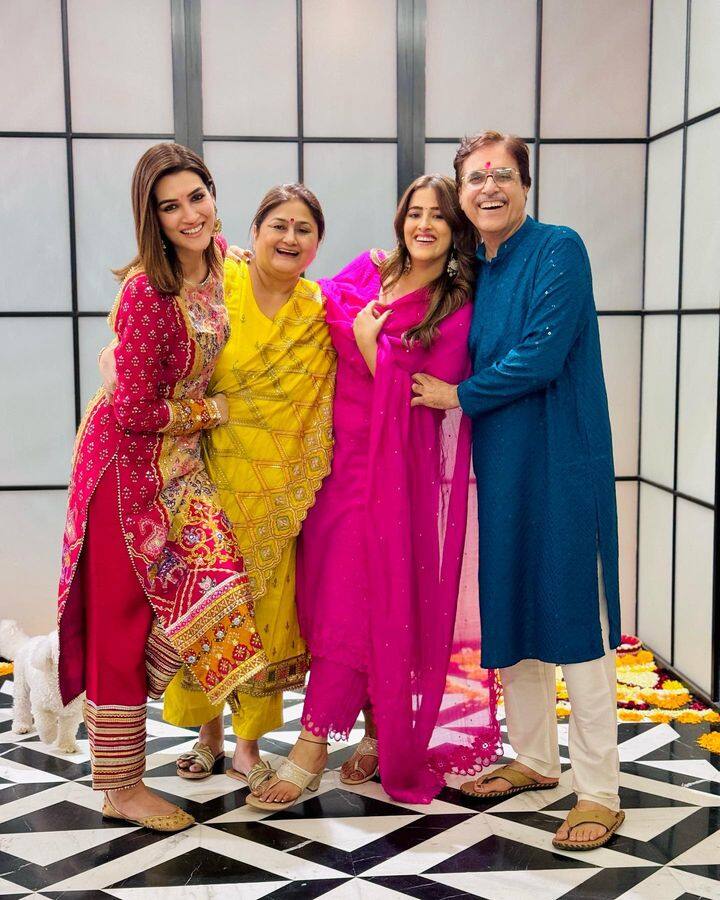 अभिनेत्री क्रिती सेनन ही तिच्या अभिनयासोबत हटके स्टाईलसाठीही प्रसिद्ध आहे. तीचे सोशल मीडियावरील फोटो तुफान व्हायरल होतात.