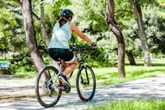 Health Benefits Of Cycling: દરરોજ સાયકલ ચલાવવાથી થાય છે અદભૂત ફાયદા, વજન ઘટાડવાથી લઈ મેંટલ હેલ્થને કરે છે બેલેન્સ