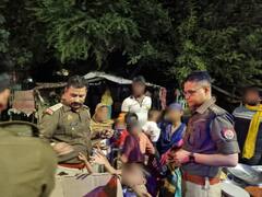 बुलंदशहर में दिवाली पर खाकी का दिखा अलग रंग, पुलिस ने गरीब परिवारों के घरों पर पहुंचाया गिफ्ट