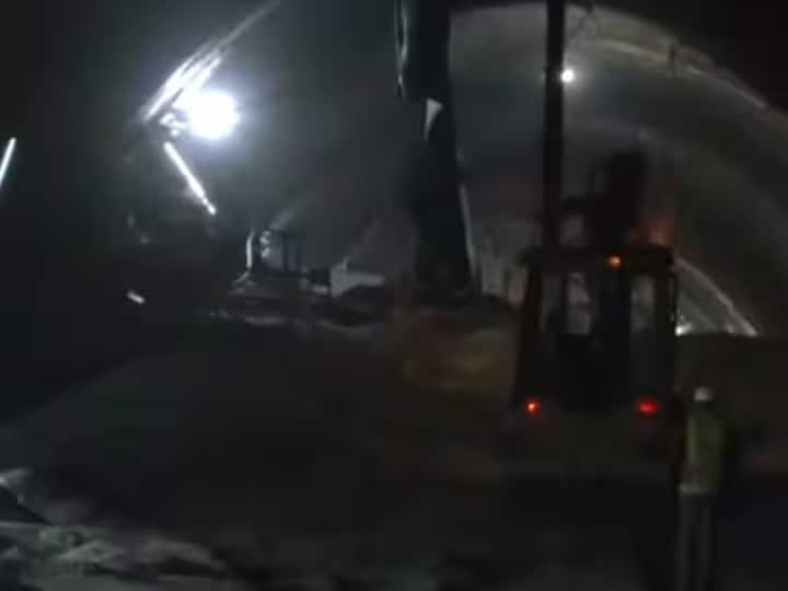 Rescue operation continues as 50 laborers get trapped in accident after tunnel collapse in Uttarkashi Char Dham Tunnel Crash: ઉત્તરકાશીમાં ભયંકર દુર્ઘટના,ટનલ તૂટી પડતાં 50 જિંદગી ફસાઇ, પાઇપ દ્રારા શરૂ કરાઇ ઓક્સિજન સપ્લાય
