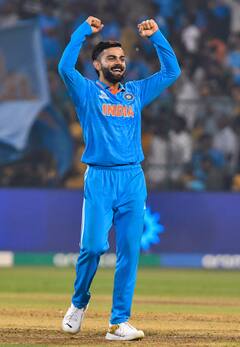 विराट कोहलीनी 9 वर्षांनंतर वनडेत घेतली विकेट, सेलिब्रेशनचे फोटो व्हायरल