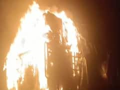 प्रसंगावधान राखलं म्हणूनच... बुलढाण्यात बर्निंग ट्रकचा थरार, चालत्या ट्रकनं घेतला अचानक पेट