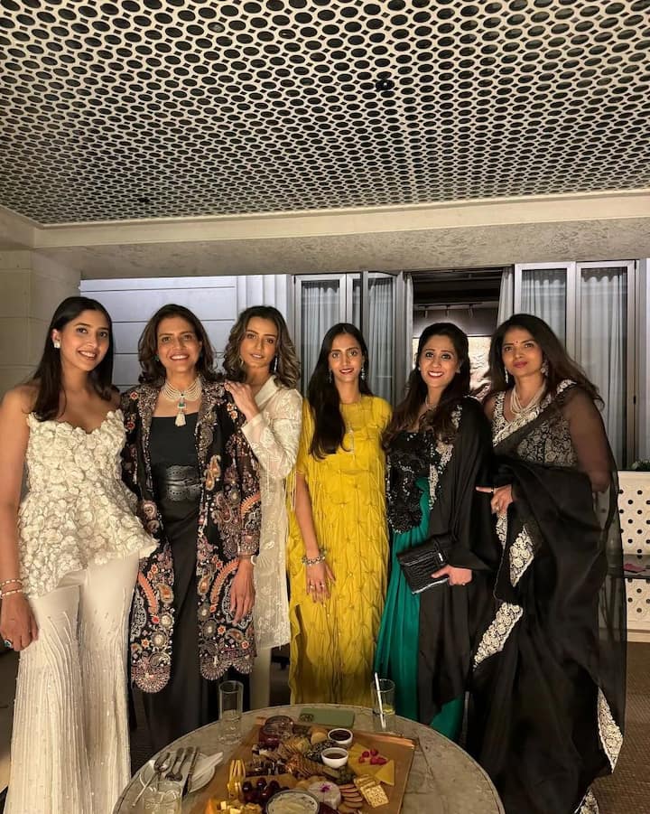 ఈ పార్టీతో ఆ పుకార్లకు కూడా తెరపడింది.