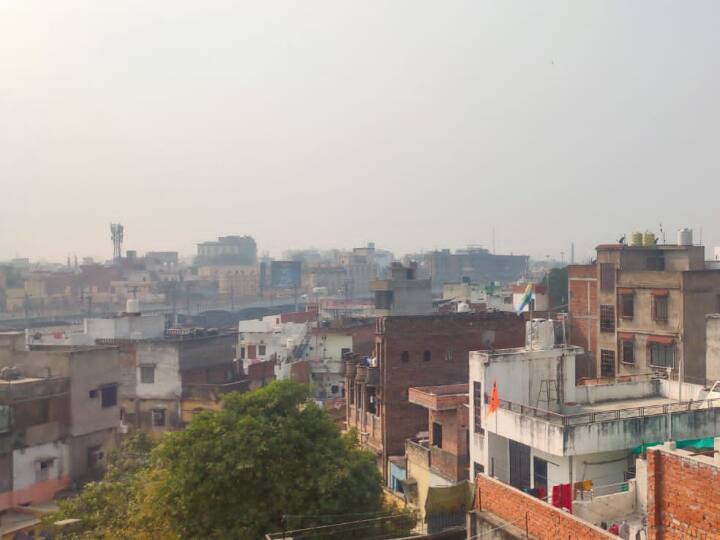 Varanasi Air pollution air Quality Index 181 BHU aqi 176 after firecrackers ann Varanasi Air Quality Index: दीपावली के बाद खराब हुई बनारस की आबोहवा, AQI आंकड़ों ने लोगों को डराया