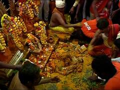 तळी, भंडाऱ्याची उधळण, अलोट गर्दी; जेजुरीत सोमवती यात्रेचा उत्साह, खंडेरायाच्या दर्शनासाठी राज्याच्या कानाकोपऱ्याती भक्तांची रिघ