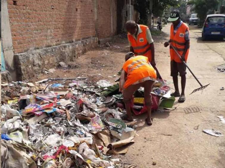 20 thousand sanitation workers planned to removed diwali wastage in chennai Diwali Waste: சென்னையில் மட்டும் 20 ஆயிரம் பேர்.. தமிழ்நாடு முழுவதும் பட்டாசு கழிவுகளை அகற்றும் பணி தீவிரம்..!