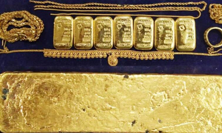 Trichy Airport Rs 1 Crore smuggled gold seized TNN திருச்சி விமான நிலையத்தில் ரூ.1 கோடி கடத்தல் தங்கம் பறிமுதல்