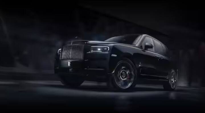 ਦੂਜੀ ਲਗਜ਼ਰੀ ਕਾਰ ਰੋਲਸ ਰਾਇਸ ਕੁਲੀਨਨ ਬਲੈਕ ਬੈਜ ਹੈ। ਇਸ ਲਗਜ਼ਰੀ ਕਾਰ ਦੀ ਆਨ-ਰੋਡ ਕੀਮਤ ਕਰੀਬ 10 ਕਰੋੜ ਰੁਪਏ ਹੈ।