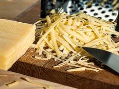 Cheese Skincare : முகம் பளபளன்னு ஜொலிக்க சீஸை இப்படி பயன்படுத்துங்கள்..!