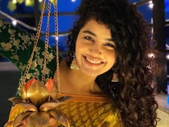 Anupama Parameswaran Photos : దీపాల వెలుగుల్లో.. అనుపమ అందాలు