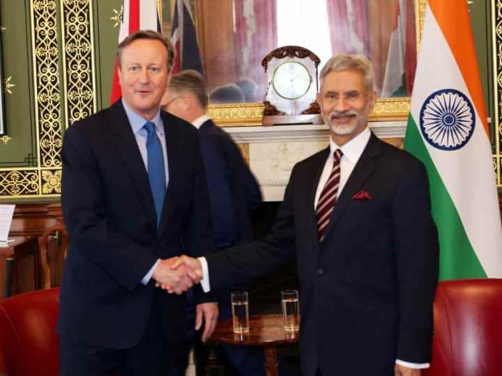 S Jaishankar meets UK New Foreign Minister David Cameron in London ब्रिटेन के नए विदेश मंत्री डेविड कैमरन से मिले एस जयशंकर, कुछ ही घंटे पहले हुई नियुक्ति, क्या हुई बात?