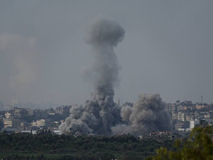 Israel Hamas War Benjamin Netanyahu Said Hezbollah Playing With Fire Many baby Died in Gaza AL Shifa Hospital Big Points गाजा के अस्पताल के बाहर इजरायल-हमास में जंग, खतरे में बच्चों की जिंदगी, हिज्बुल्लाह से बेंजामिन नेतन्याहू बोले, 'आग से खेल रहे हैं'
