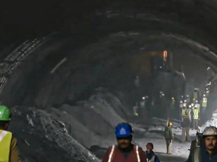 Uttarkashi Tunnel Collapse Trapped six labourers residents of Shravasti among 40 ANN Uttarkashi Accident Update: दीपावली पर्व पर श्रावस्ती के छह घरों में नहीं जले चूल्हे, उत्तरकाशी मजदूरी करने गए बेटे सुरंग में फंसे