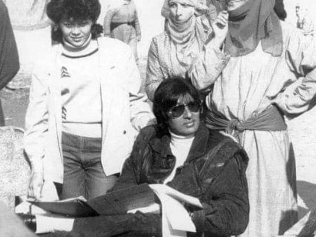 Amitabh Bachchan Shares A Throwback Photo Of Himself In A Leather Jacket From The Set Of 'Ajooba' Amitabh Bachchan Shares A Throwback Photo Of Himself In A Leather Jacket From The Set Of 'Ajooba' Amitabh Bachchan Shares A Throwback Photo Of Himself In A Leather Jacket From The Set Of 'Ajooba'