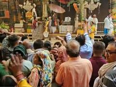 गोवर्धन पूजा पर मथुरा के द्वारिकाधीश मंदिर में श्रद्धालुओं की भीड़, डिप्टी सीएम ने दी शुभकामनाएं