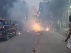 களைகட்டிய காஞ்சிபுரம் வரதர் கோவில்.. வெடி வெடித்துக் கொண்டாடிய பக்தர்கள்..