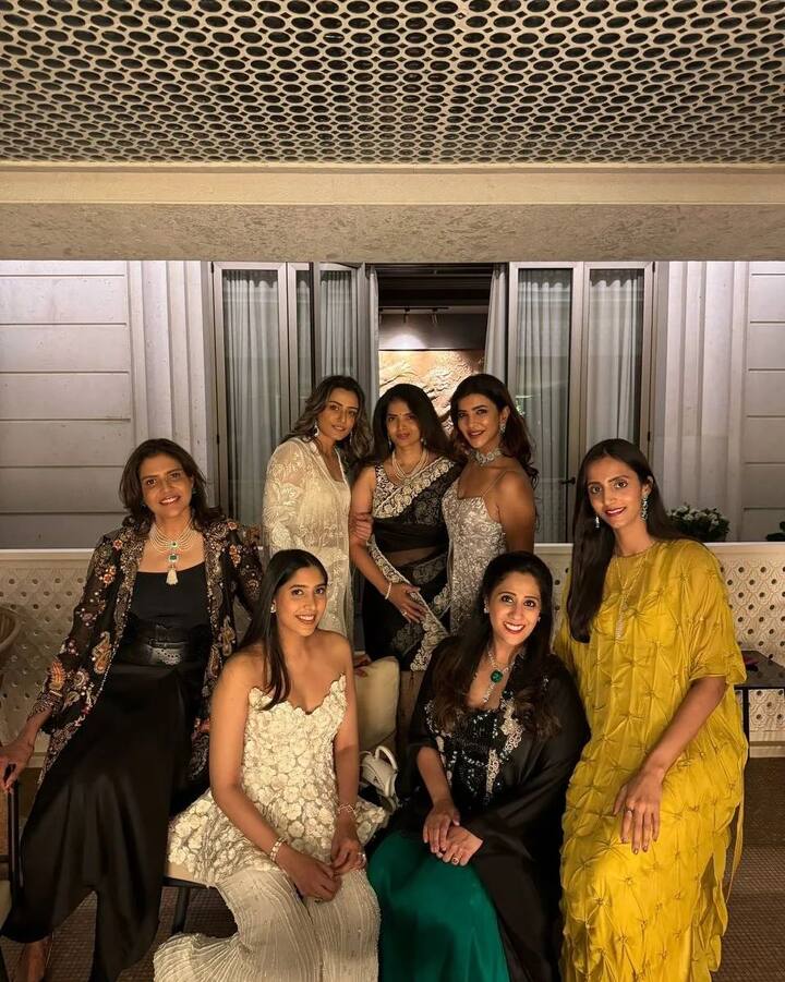 ఈ పార్టీలో ఫొటోలను నమ్రత శిరోద్కర్ ఇన్స్టాగ్రామ్లో షేర్ చేశారు.