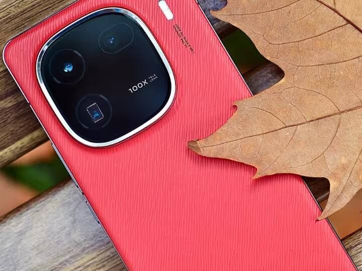 Photos, Iqoo 12, Snapdragon 8 Gen 3: સ્માર્ટફોનની દુનિયામાં વધુ એક ખાસ ફોનની એન્ટ્રી આગામી દિવસોમાં થવા જઇ રહી છે. IQ ભારતમાં 12 ડિસેમ્બરે IQOO 12 સ્માર્ટફોન લૉન્ચ કરશે. આ સ્માર્ટફોન Qualcomm ના લેટેસ્ટ જનરેશન ચિપસેટ સાથે લૉન્ચ થશે. જાણો શું છે ફિચર્સ અને કિંમત કેટલી હોઈ શકે છે આ ખાસ ફોનની....