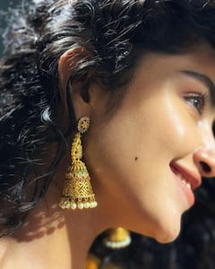 Anupama Parameswaran Photos : దీపాల వెలుగుల్లో.. అనుపమ అందాలు