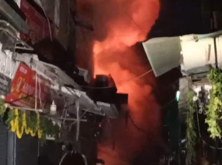 Ahmedabad: Fire broke out near Kalupur Railway Station's Revadi Bazar, in Ahmedabad. Ahmedabad: અમદાવાદના કાલુપુરના રેવડી બજારમાં આગ, સળગતુ રોકેટ પડતા ચાર દુકાનો આગની ઝપેટમાં