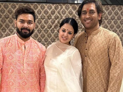 MS Dhoni Diwali Celebrations in Pant House : సోషల్ మీడియాలో వైరల్ అవుతున్న పంత్ , ధోని ఫోటోలు | ABP