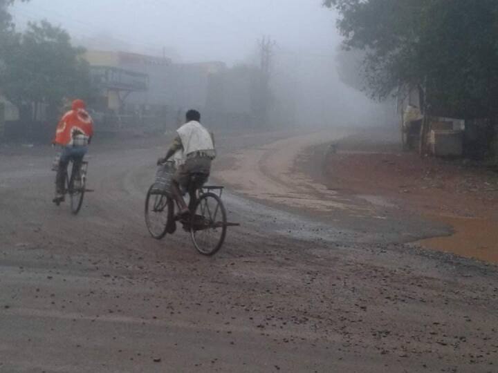 Bastar Weather: धुंध और कोहरे की चादर में लिपटा बस्तर, मौसम का पारा लुढ़का, जानें कैसा रहेगा मिजाज? Chhattisgarh Bastar weather updates winter started in first week of November ANN Bastar Weather: धुंध और कोहरे की चादर में लिपटा बस्तर, मौसम का पारा लुढ़का, जानें कैसा रहेगा मिजाज?