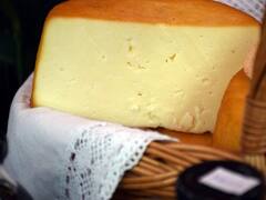 Cheese Skincare : முகம் பளபளன்னு ஜொலிக்க சீஸை இப்படி பயன்படுத்துங்கள்..!