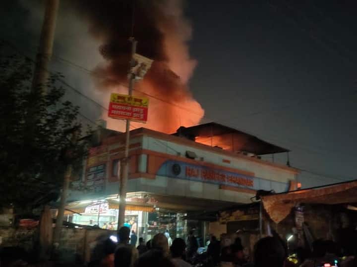 Gurugram Fire broke out at many places in Diwali fire brigade team extinguished Ann Gurugram Fire Breaks: दिवाली पर गुरुग्राम में कई जगहों पर दिखा आग का तांडव, रात भर मुस्तैद रहे फायर बिग्रेड कर्मचारी