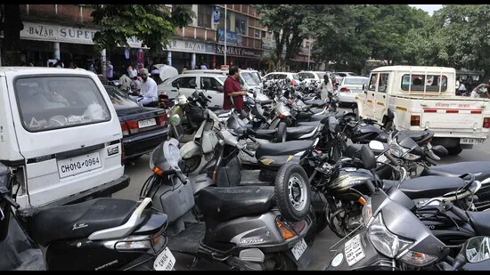 free parking for two-wheelers from December 1 In Chandigarh Two Wheeler in Chandigarh: ਚੰਡੀਗੜ੍ਹ 'ਚ ਦੋਪਹੀਆ ਵਾਹਨਾਂ ਨੂੰ ਲੈ ਕੇ ਯੂਟੀ ਪ੍ਰਸ਼ਾਸਨ ਨੇ ਲਿਆ ਵੱਡਾ ਫੈਸਲਾ 